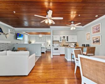 The Sailfish Suite At Old Colorado Inn - Stuart - Huiskamer