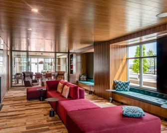 Global Luxury Suites East Boston - בוסטון - טרקלין