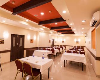 Ginger Indore - Indore - Restaurant