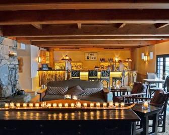 Peaceful, cozy pet-friendly home, fiber-optic wifi close to mountains and lake - Warren - Restauracja