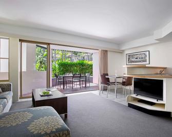 Mantra French Quarter Noosa - Noosa Heads - Living room