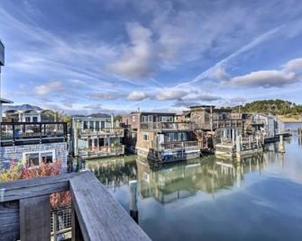 Floating Condos 'B' & 'D' - Richardson Bay. - Sausalito