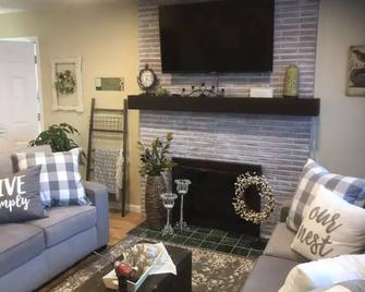 Stay Awhile - Pendleton, Or - Pendleton - Living room