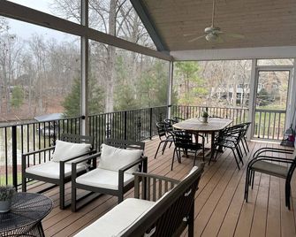 Lake Front House with Dock, Kayaks, and Boat Slip - Troy - Balcón