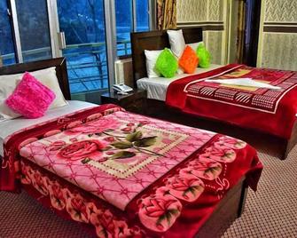State Continental Hotel - Muzaffarabad - Bedroom