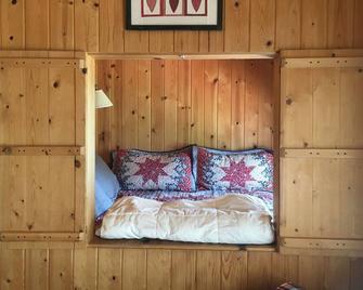 Charming Santa Ynez Farmhouse - Santa Ynez - Bedroom