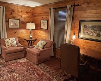 Mitchell River House - as seen in the Nicholas Sparks movie The Longest Ride! - Dobson - Living room