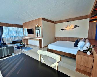 The Sixteenth Naiyang Beach Hotel SHA+ - Sakhu