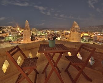 شوسترينج كيف هاوس - غورمي - شرفة