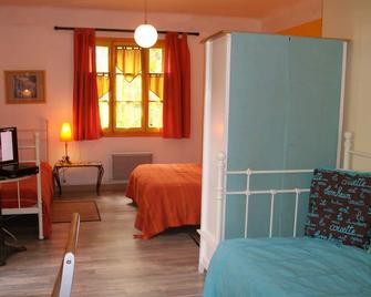 small house full of charm - Maintenon - Chambre