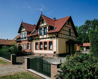 Appartement in Nordhausen mit Terrasse, Garten und Grill - Nordhausen - Gebäude