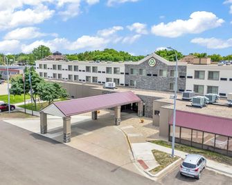 Crossroads Hotel and Huron Event Center - Huron - Gebouw