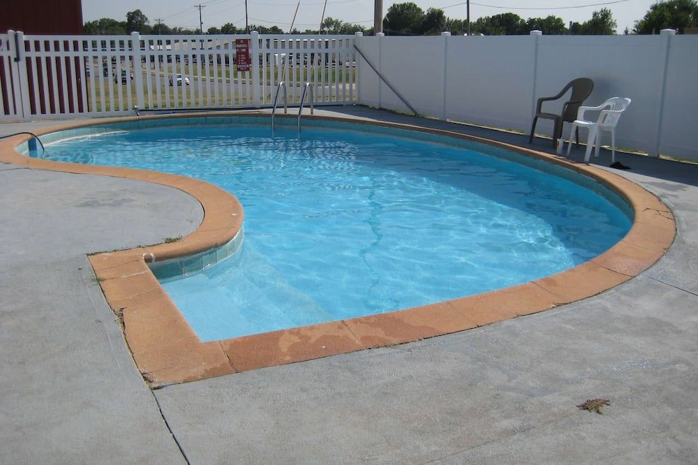 Guest House Motel Chanute - Chanute - Басейн