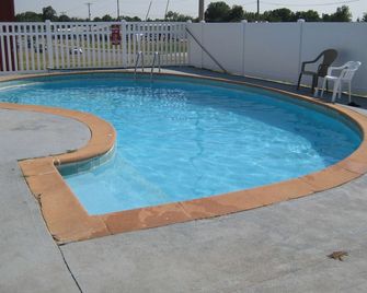 Guest House Motel Chanute - Chanute - Piscine