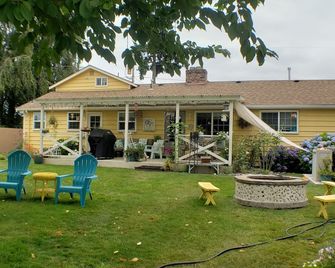 Private And Peaceful Living Unit, With A View Of Mt. Rainier. Close To Downtown. - Puyallup - Innenhof