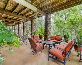 Quality Inn Eureka Springs South - Eureka Springs - Binnenhof