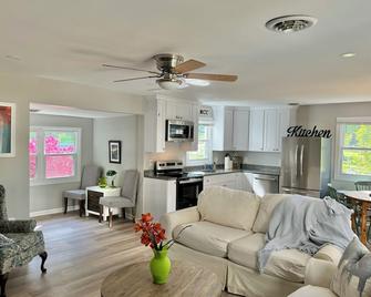 Holly Hill Haven - Edgewater - Living room