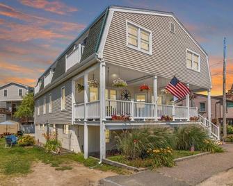 Steps to Beach | Salisbury Shore House #2 | A/C - Salisbury - Building