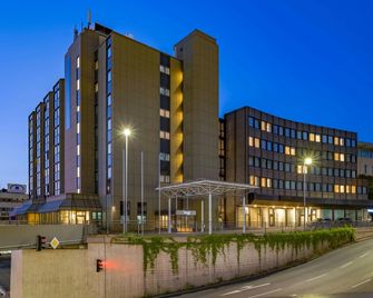 Spark by Hilton Wuppertal City Centre - וופרטאל - בניין
