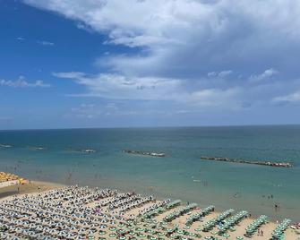 Hotel Caesar - Pesaro - Pantai