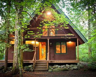 Wooded Cabin on Sandy River and 10 Miles from Ski Resorts - Rhododendron - Building