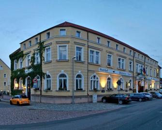 Hotel Schwarzes Ross - Großschirma - Gebäude