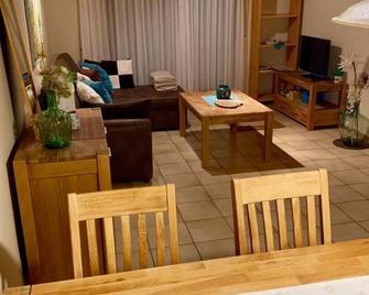 Ferienweingut Peter Stübinger - Leinsweiler - Wohnzimmer