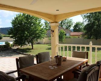 Comfortable holiday home with pool - Villecroze - Patio
