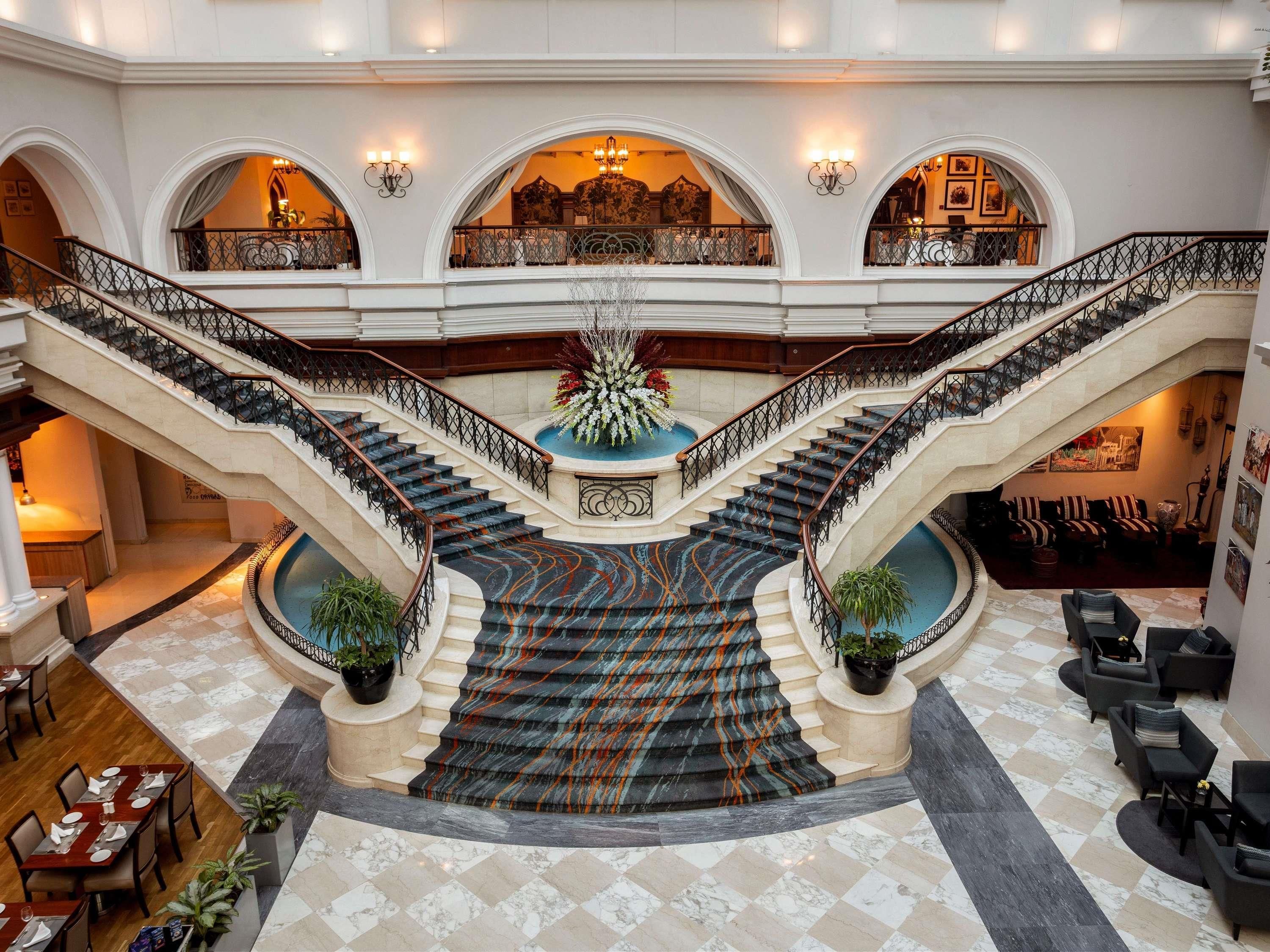 Mövenpick Hotel & Apartments Bur Dubai - Dubai - Lobby