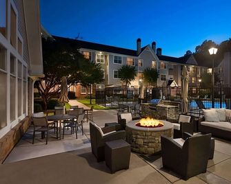 Best Place to Stay in Alpharetta! Free Grab & Go Breakfast, Pets Allowed! - Alpharetta - Patio