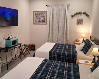 Double Queen Room - Salmon