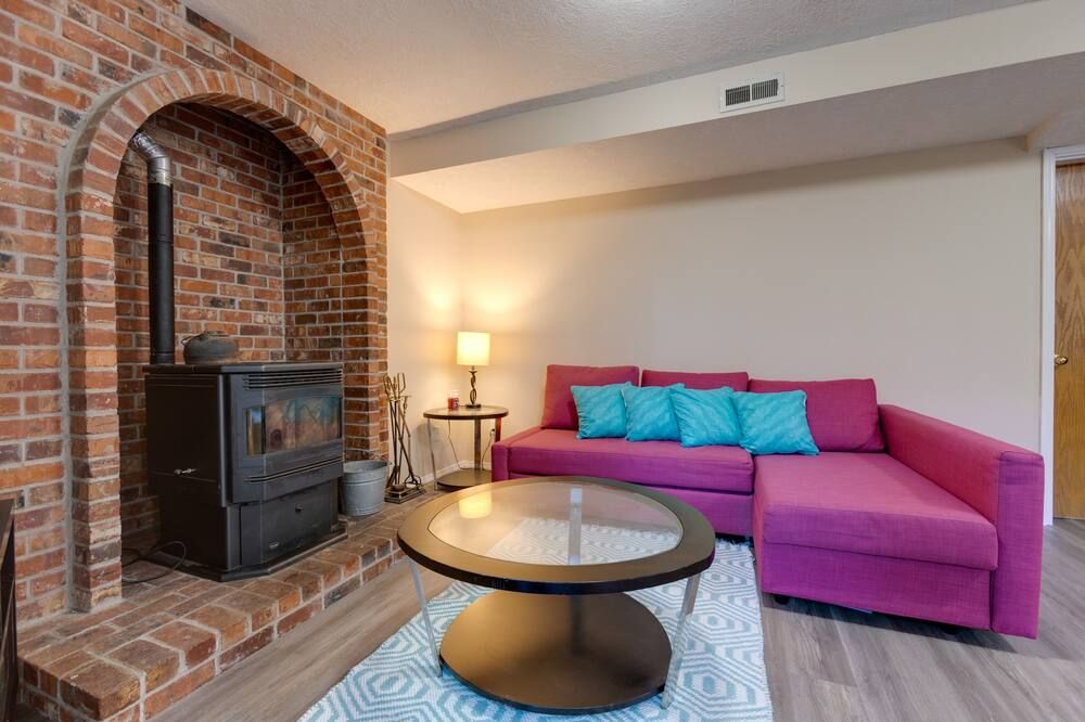 Oregon Jade- West Linn 2 rooms, EV charger, fire pit, forest view, deer glazing