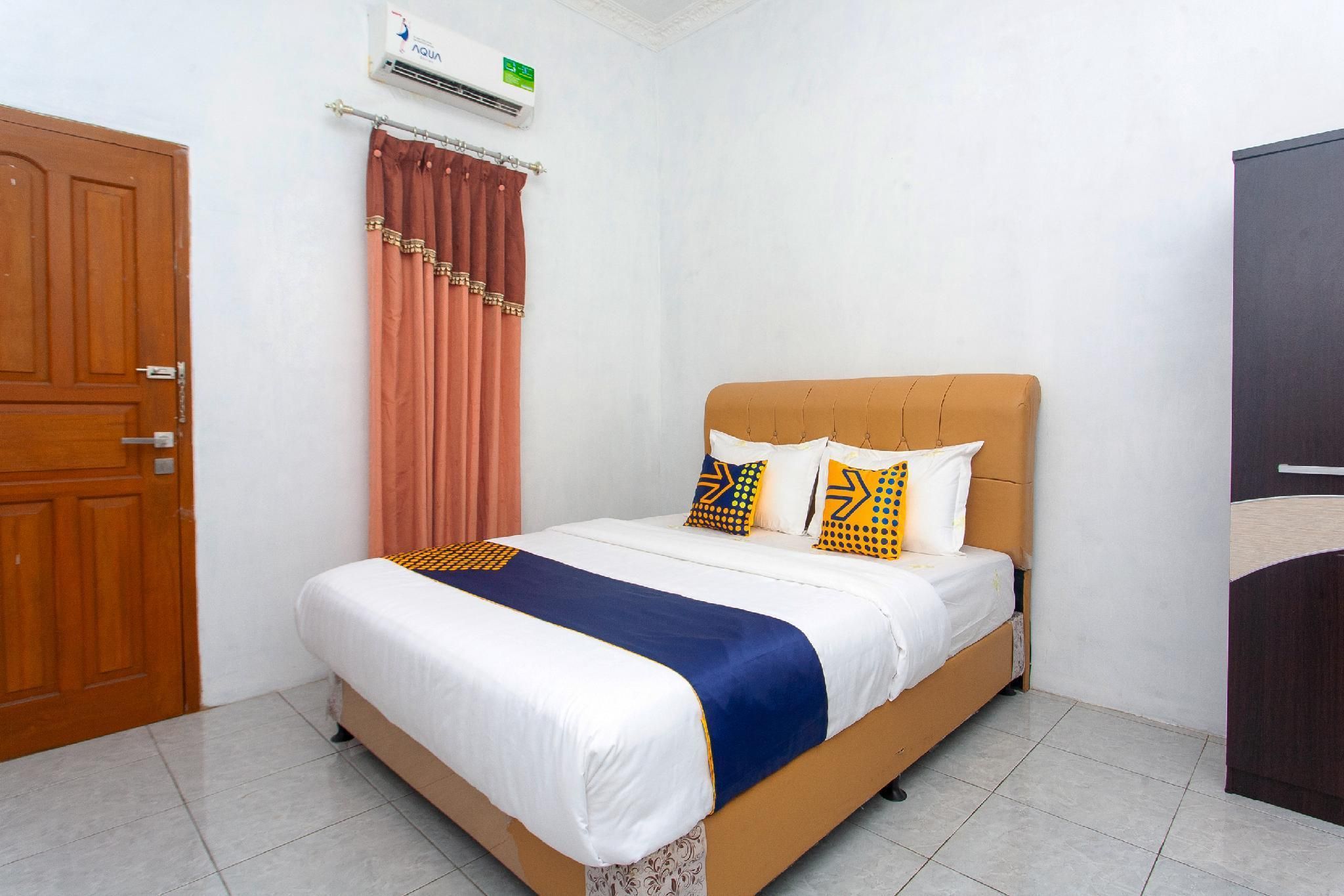 Spot On 2830 Azka Guest House Syariah - Cilacap - Bedroom