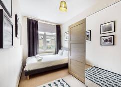 Charming 1 bedroom flat with parking in Brentford - Brentford - Schlafzimmer