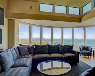 Beautiful Bodega Harbour 4-BR home with Amazing Ocean Views - Bodega Bay - Obývací pokoj
