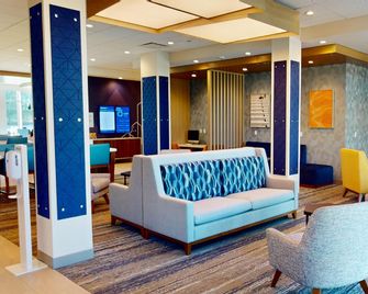 Holiday Inn Express & Suites Chicago Schaumburg By IHG - Schaumburg - Recepción