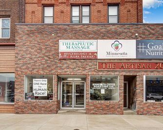 Charming Upstairs Apartment in The Center of Town - Litchfield - Edificio