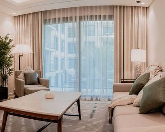 Capital Stay- Private Two Bed Apartment - Fujairah - Vardagsrum
