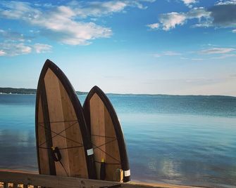 Brio Beach Inn - Traverse City