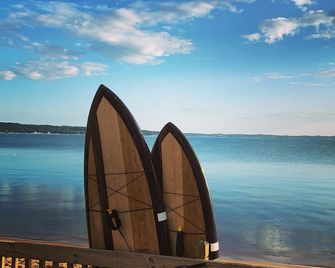 Brio Beach Inn - Traverse City