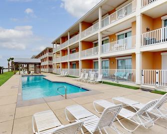 Dreamy Island Escape W/ Shared Pools, Free WiFi, Beach Access, and Central A/C - Dauphin Island - Piscina