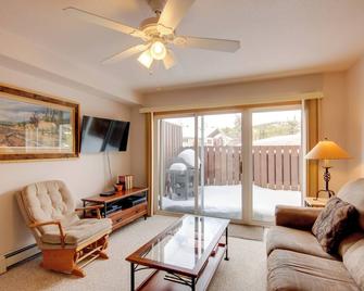 Cedar Creek Condo Free Shuttle to Big Sky Resort! - Gallatin Gateway - Sala de estar