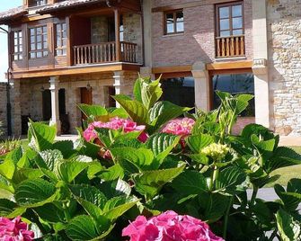 Hotel Casona De Tresali - Villaviciosa - Outdoor view