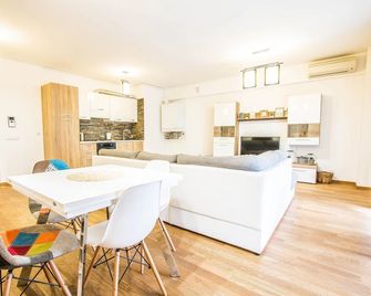 Platinum Rooms District 1 & 2 - Voluntari - Comedor