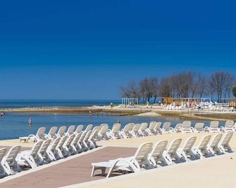 Apartments Polynesia Plava Laguna - Umag - Strand