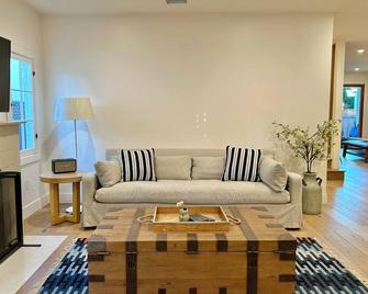 Designer West La Mid-Century Modern Home 4bed/3bath, Yard, Parking, Cold Plunge - Los Angeles