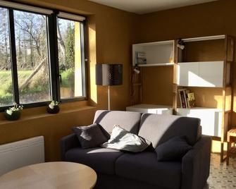 Winter vacations warm cottage between land and sea - Coudeville-sur-Mer - Salon