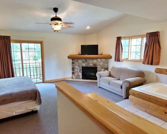 Lifetime Memories, Hiking Trails, Wifi, Near River, Play Ground, No Cleaning Fee - Oglesby - Bedroom