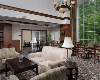 1 Bedroom | Free Breakfast. Indoor Pool. - North Brunswick - Lounge