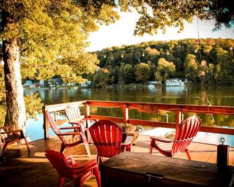 Lakeside Retreat-Beautiful Views-Spring, Summer and Fall - 포트 드럼 - 발코니